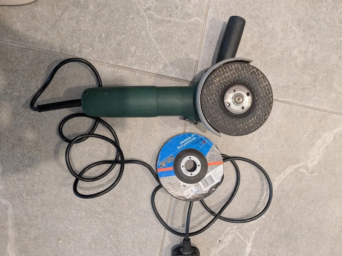 2x 230mm Angle Grinders + Discs - Image 2