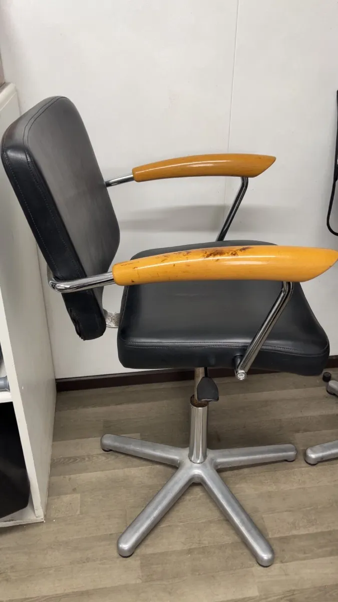 Salon Furniture - Image 3