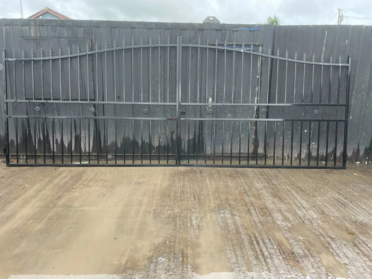 Steel Bi-Parking 3m Driveway Gate - Image 1