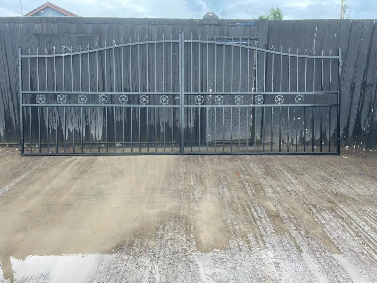 Bi-Parking Driveway Gate - Image 3