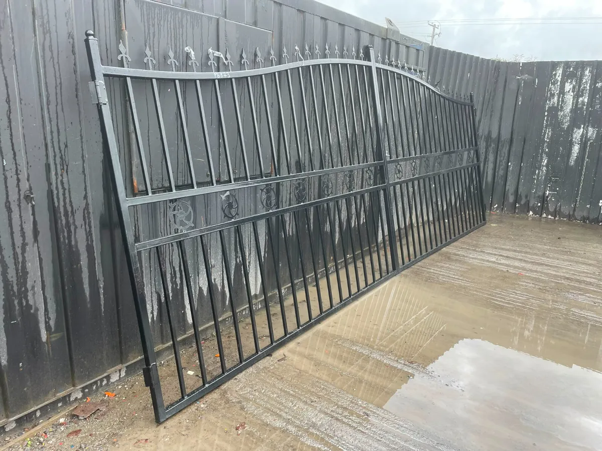 Bi-Parking Driveway Gate - Image 2