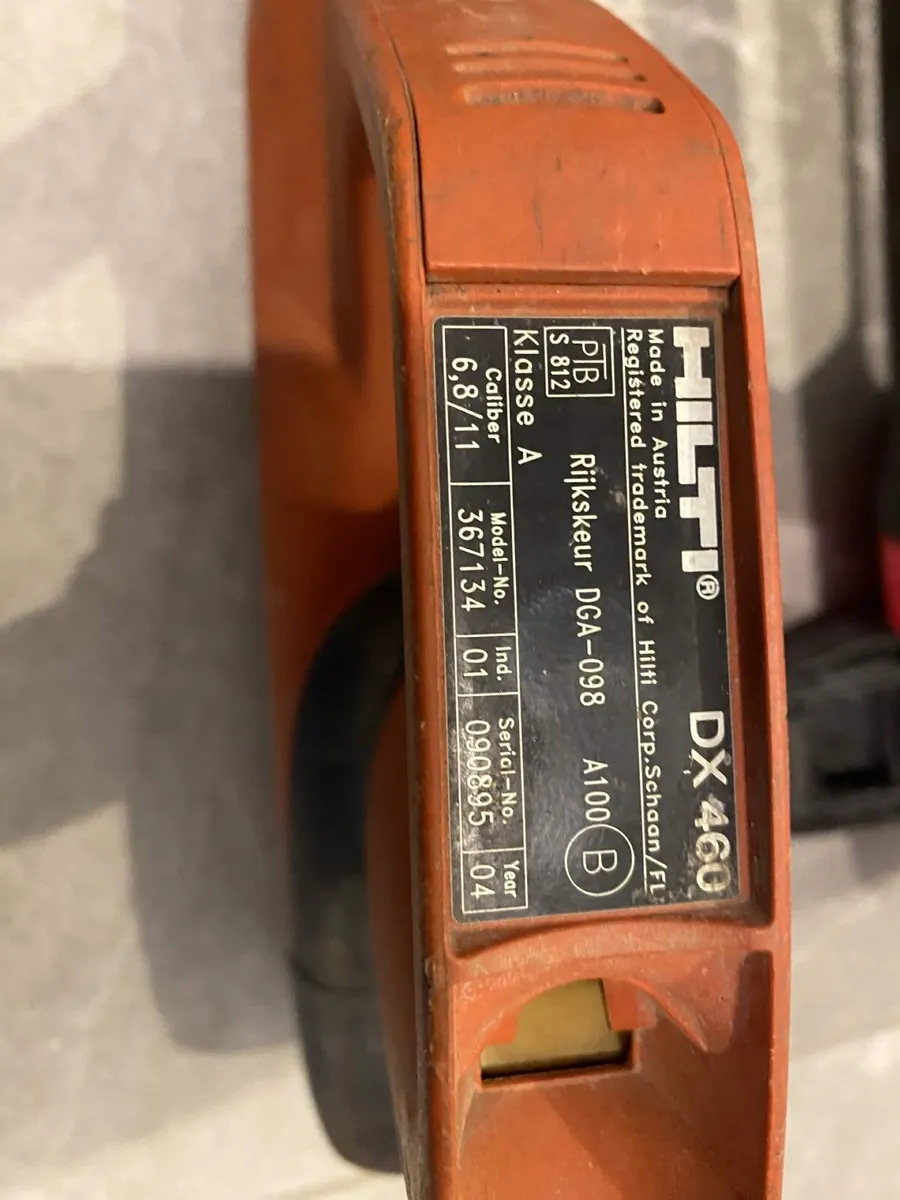 Hilti DX460 Powder Actuated Nail Gun - Image 3