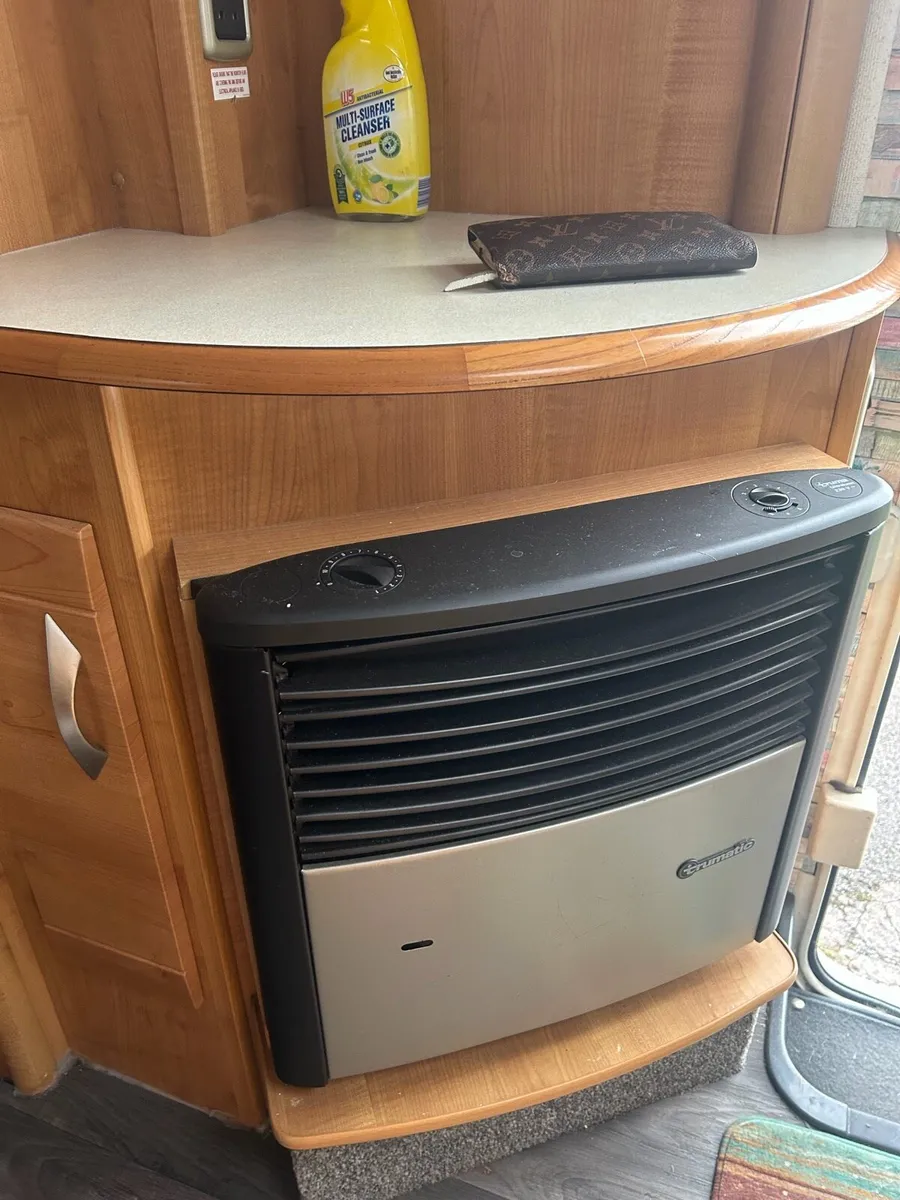 Campervan / Motorhome - Image 3