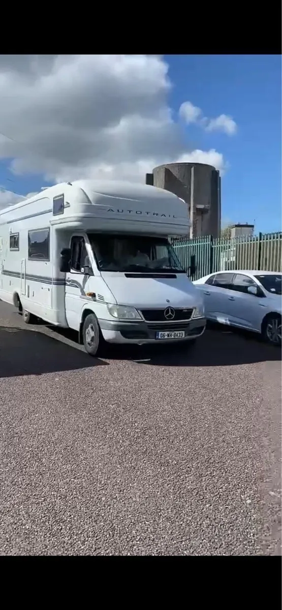 Campervan / Motorhome - Image 4