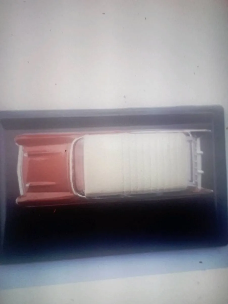SIGNATURE DIE--CAST VINTAGE 1957 CHEVROLET  NOMAD - Image 4