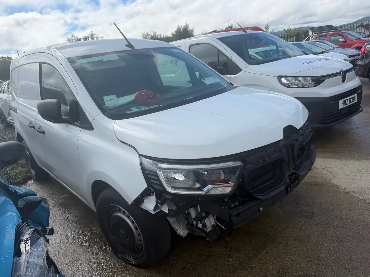 2023 Renault Kangoo van. Light damage - Image 1