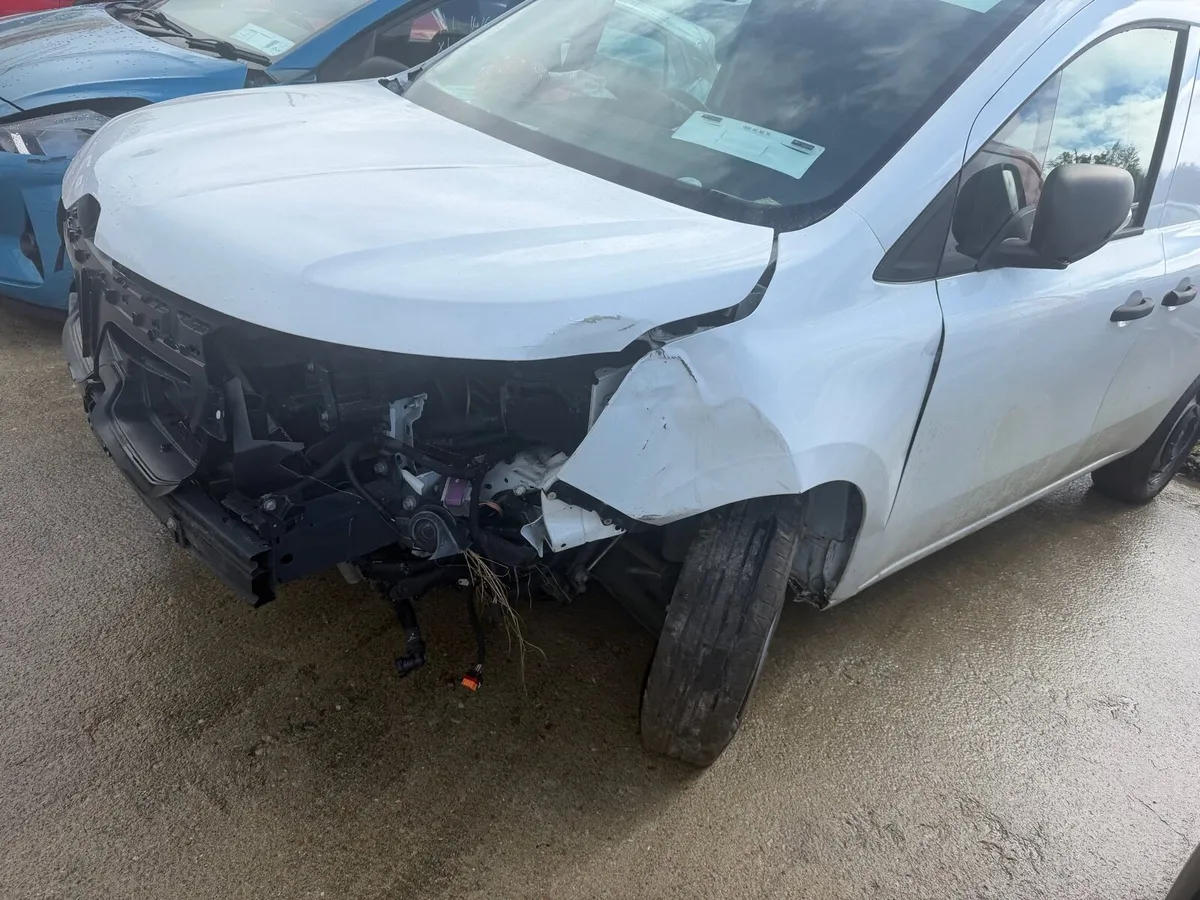 2023 Renault Kangoo van. Light damage - Image 2