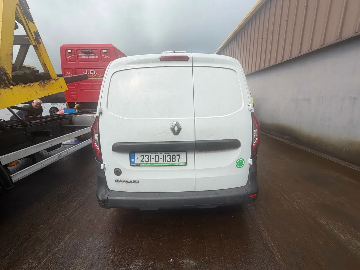 2023 Renault Kangoo van. Light damage - Image 4