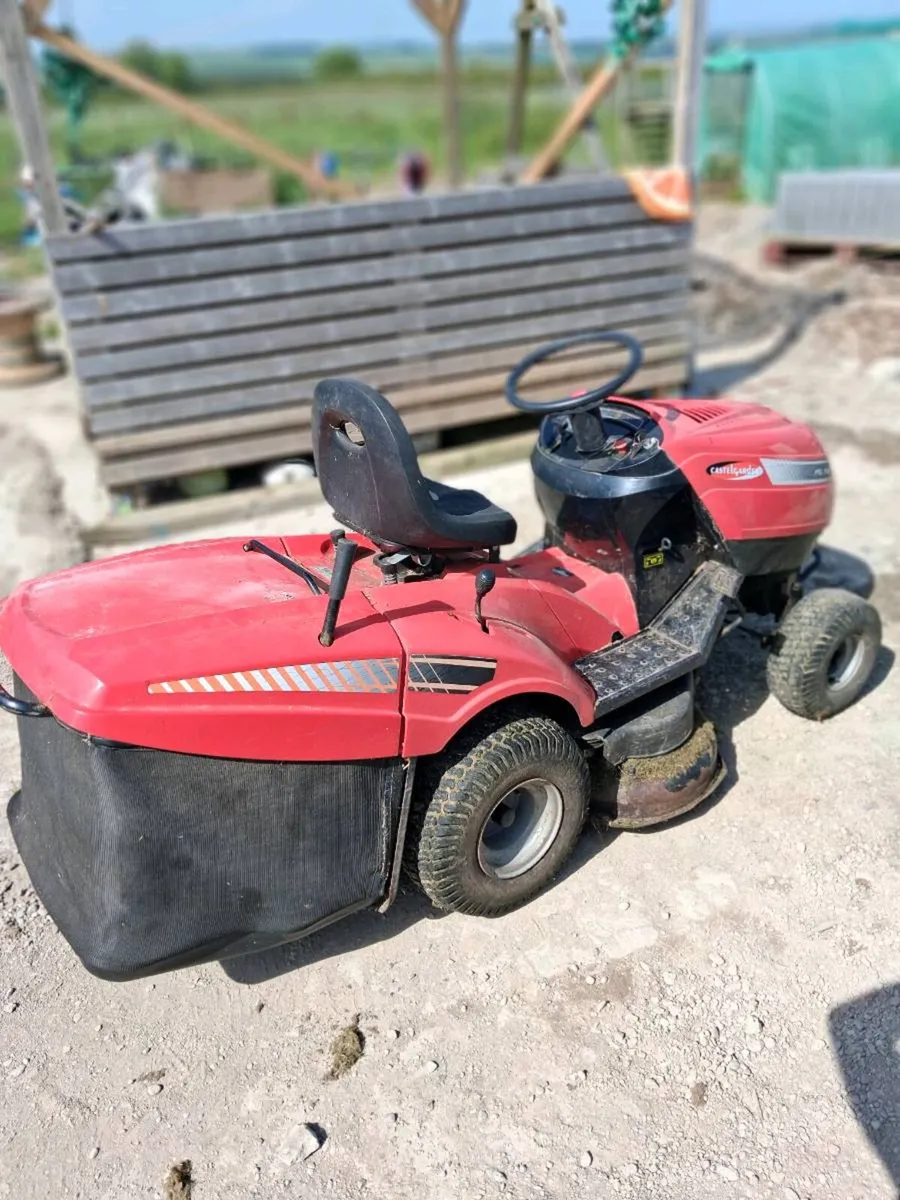 Castle garden ride on mower - Image 1