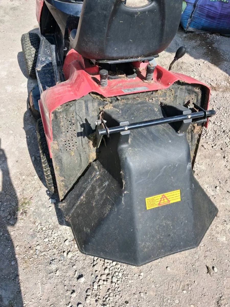Castle garden ride on mower - Image 2