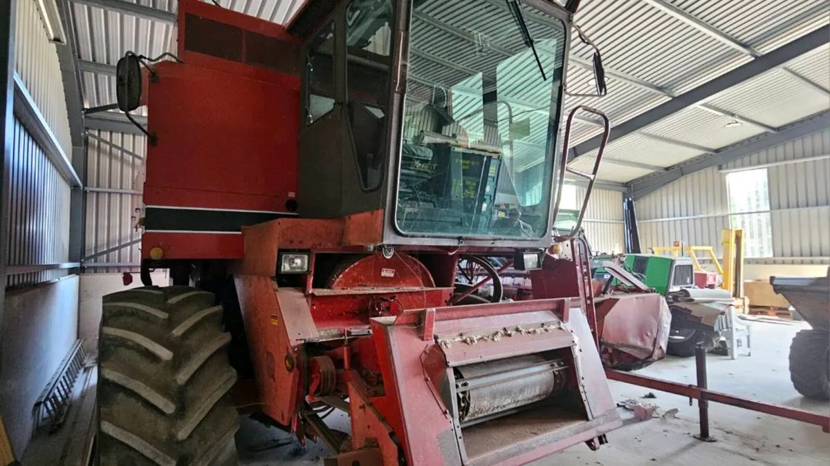 1992 Case International 1660 Axial-Flow Combine - Image 1