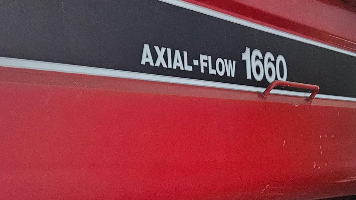 1992 Case International 1660 Axial-Flow Combine - Image 3