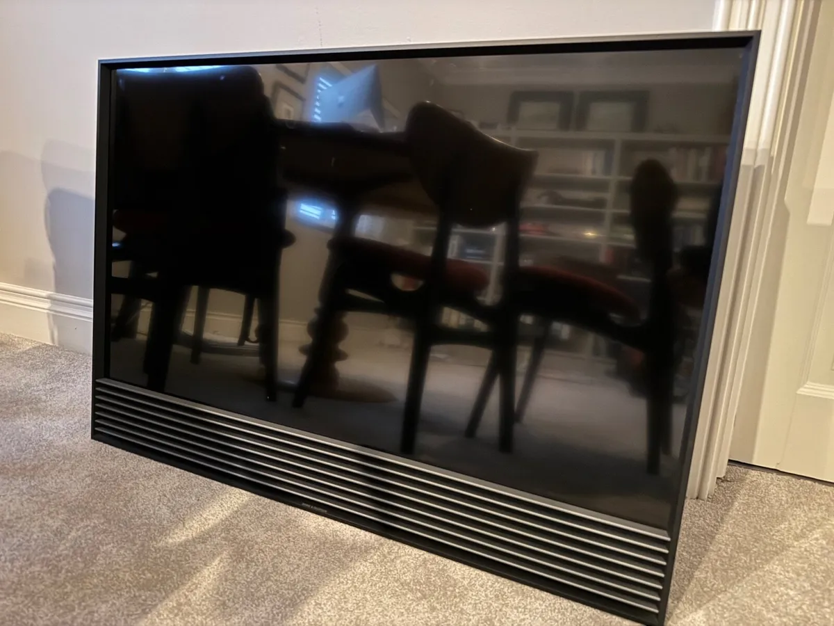 Bang and Olufsen Horizon 40 TV