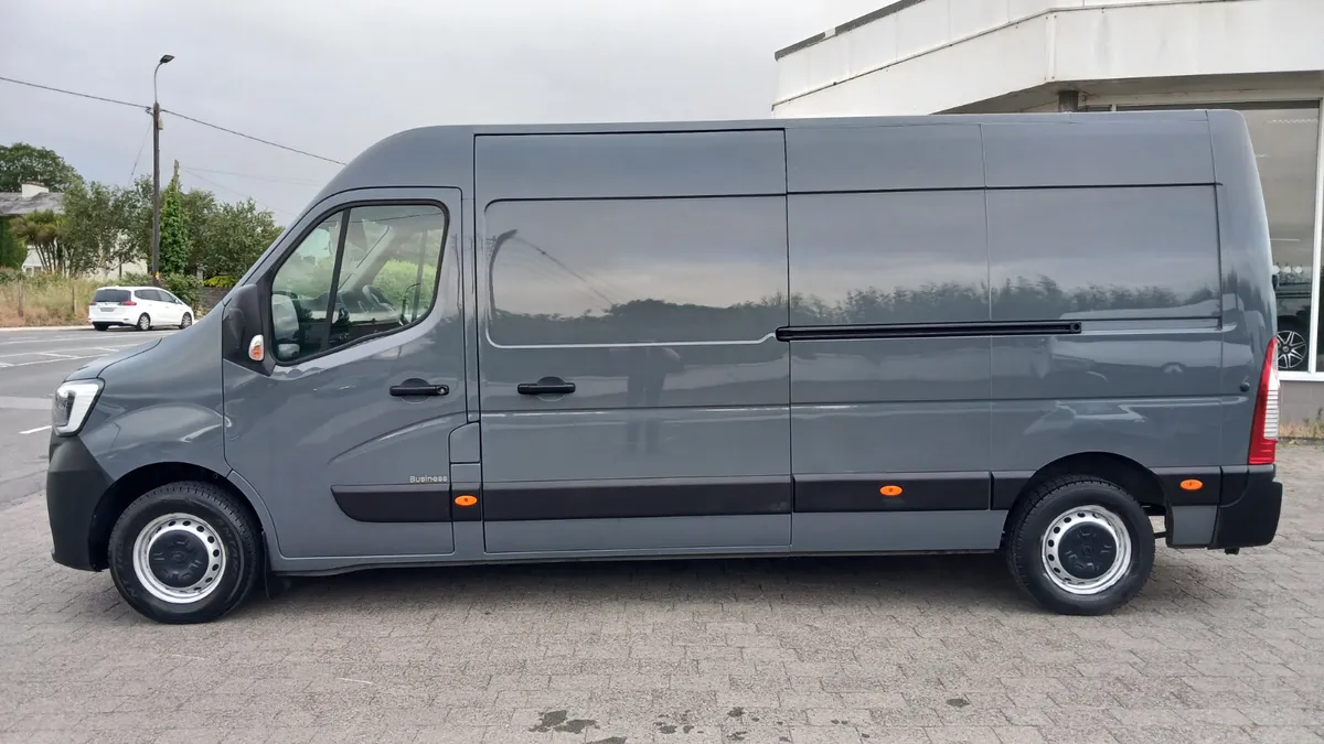 231 RENAULT MASTER LWB TOWBAR SHELVING,135BHP - Image 2