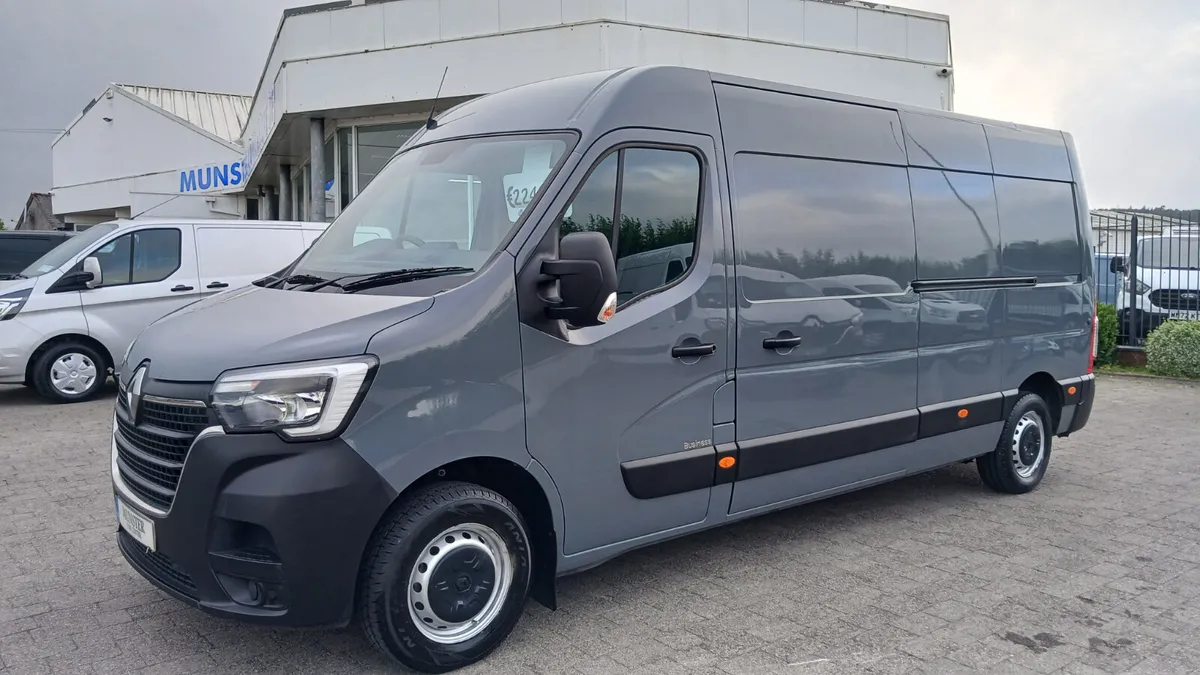 231 RENAULT MASTER LWB TOWBAR SHELVING,135BHP - Image 1