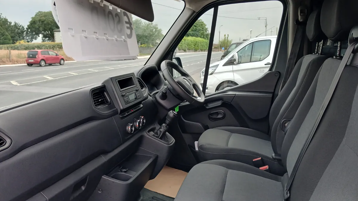 231 RENAULT MASTER LWB TOWBAR SHELVING,135BHP - Image 4