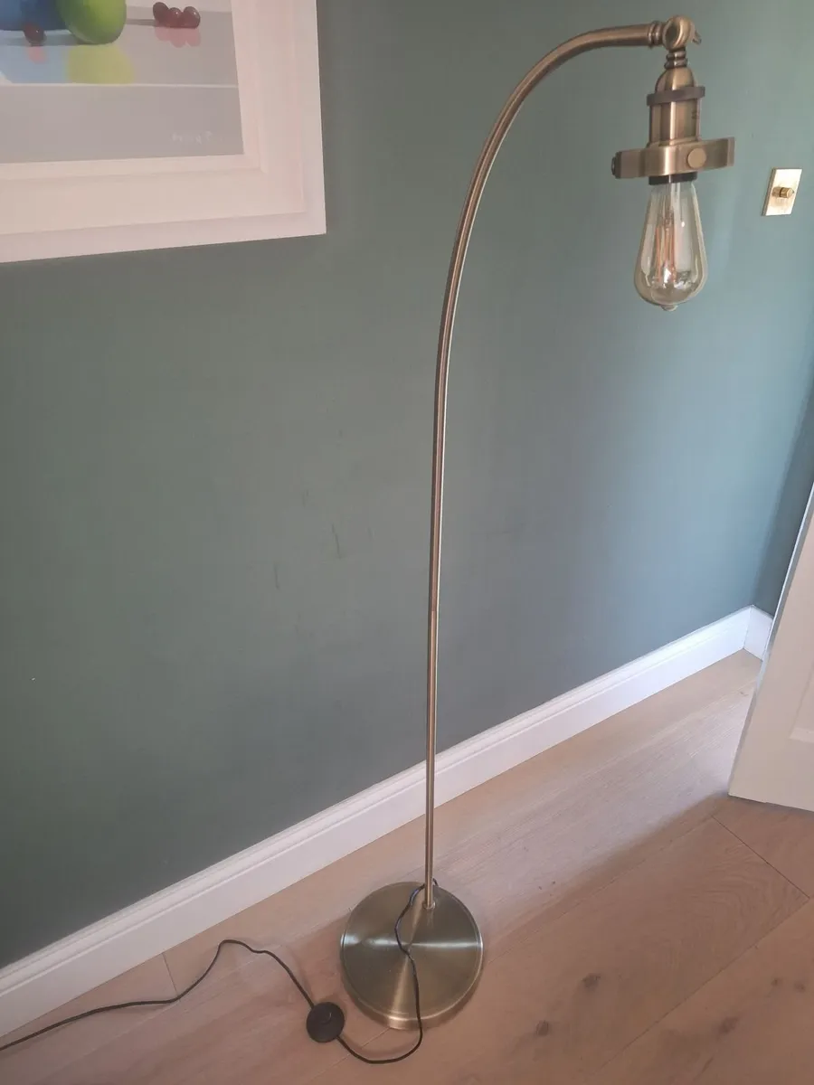 Industrial-Style Brass Floor Lamp – Vintage Edison - Image 2