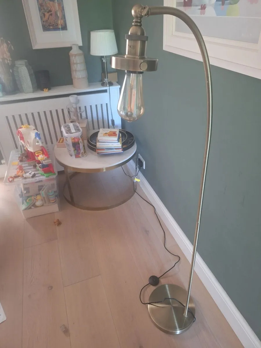 Industrial-Style Brass Floor Lamp – Vintage Edison - Image 3