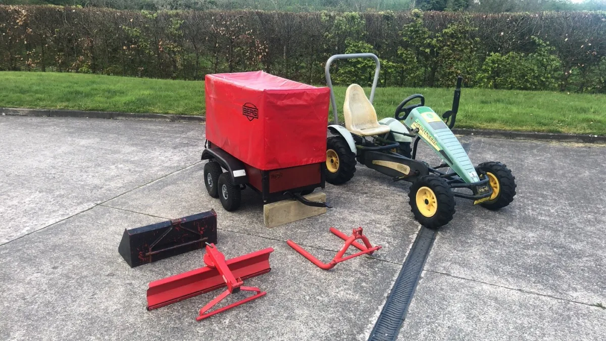 Berg tractor with implements - Image 2
