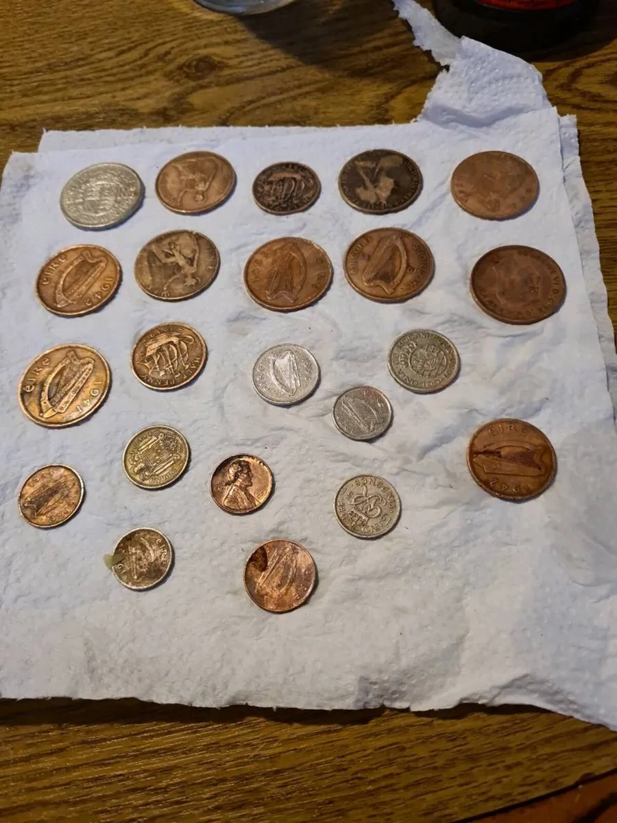 Collection of Vintage Irish & British Coins - Image 1