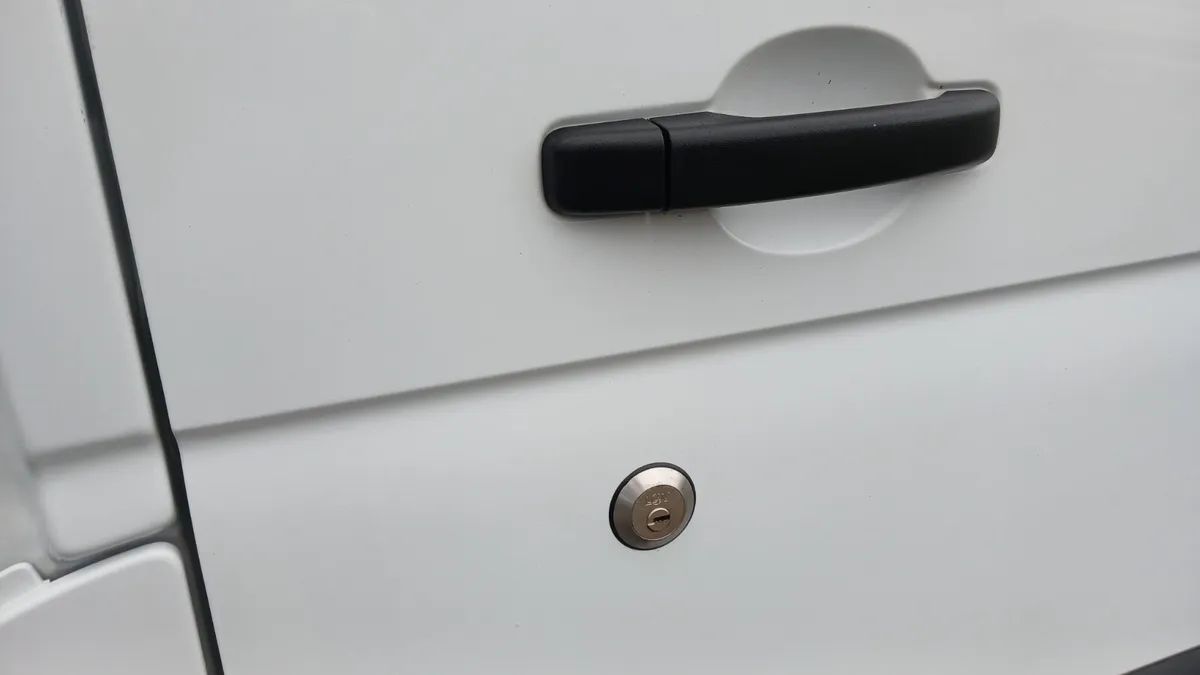 231 RENAULT MASTER LWB WITH SECURITY LOCKS - Image 3