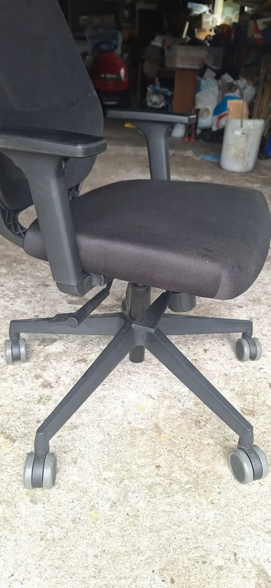 Ergonomic Chair - Image 2