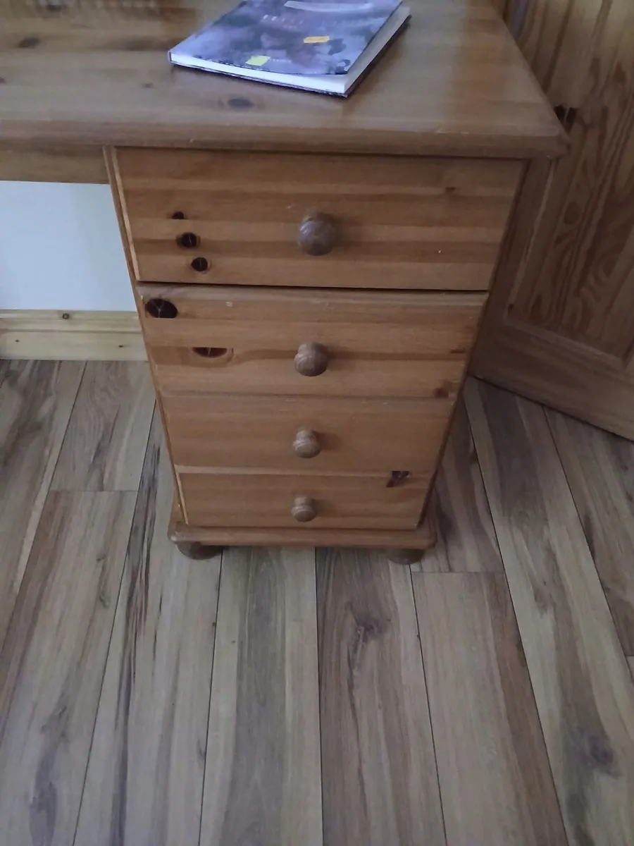 Pine work desk - Image 4