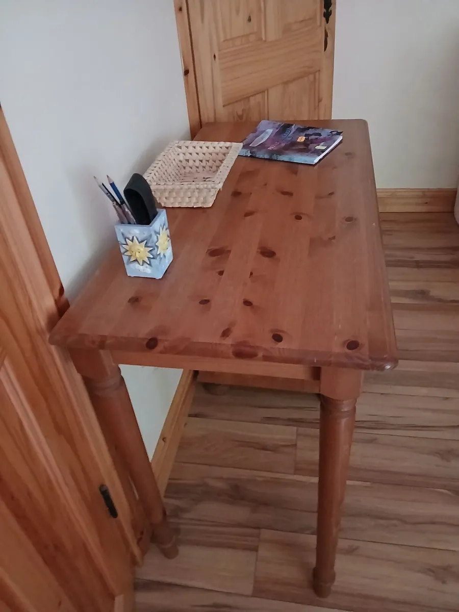 Pine work desk - Image 2