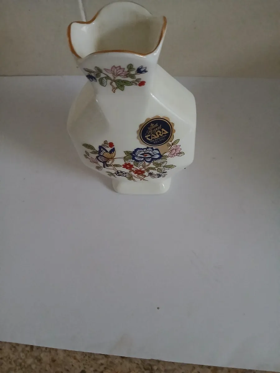 Royal Tara vase - Image 1