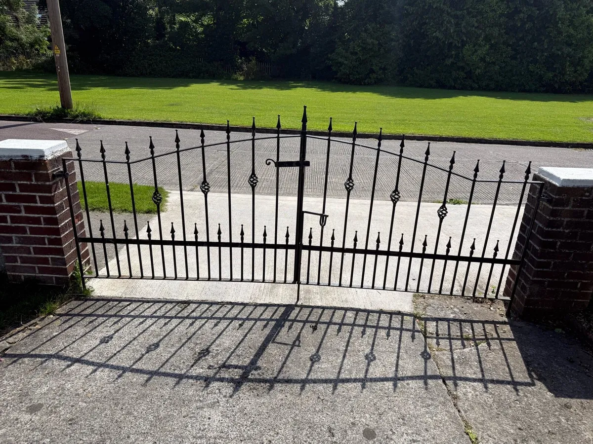 Vintage wrought iron gates - Image 2
