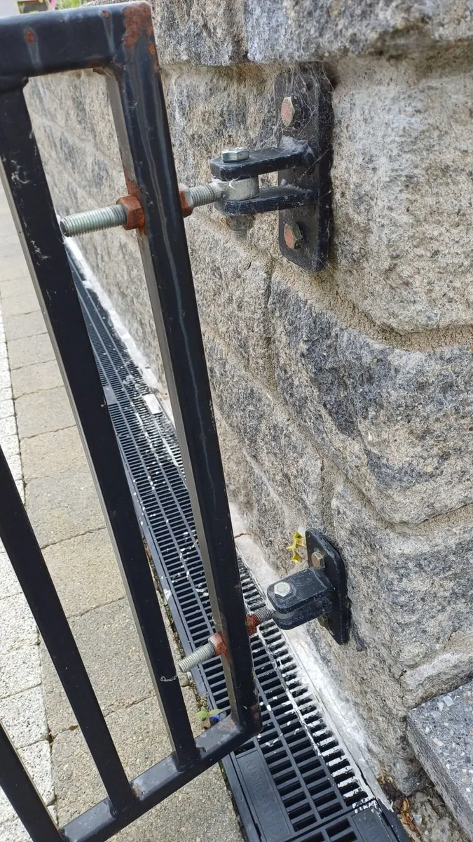 Garden gates vertical rails - Image 2