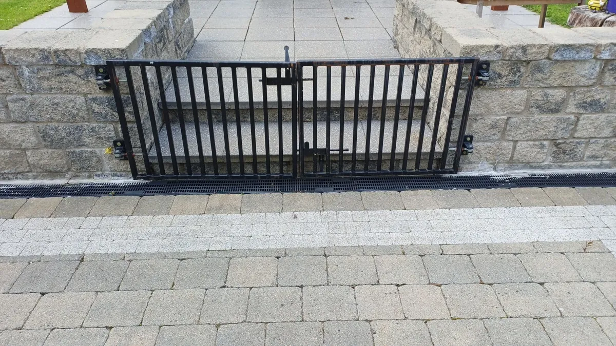 Garden gates vertical rails - Image 1