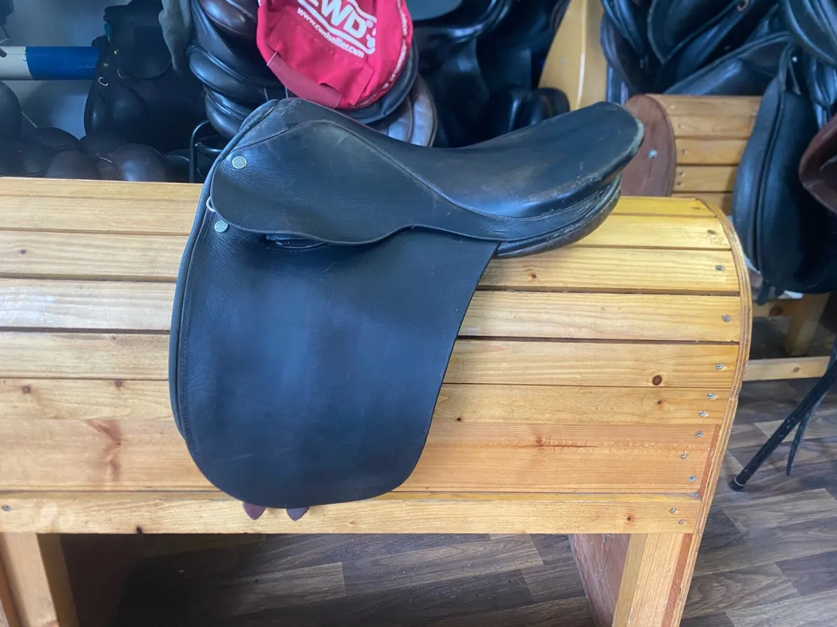 15” Berney brothers pony Leather show saddle - Image 1