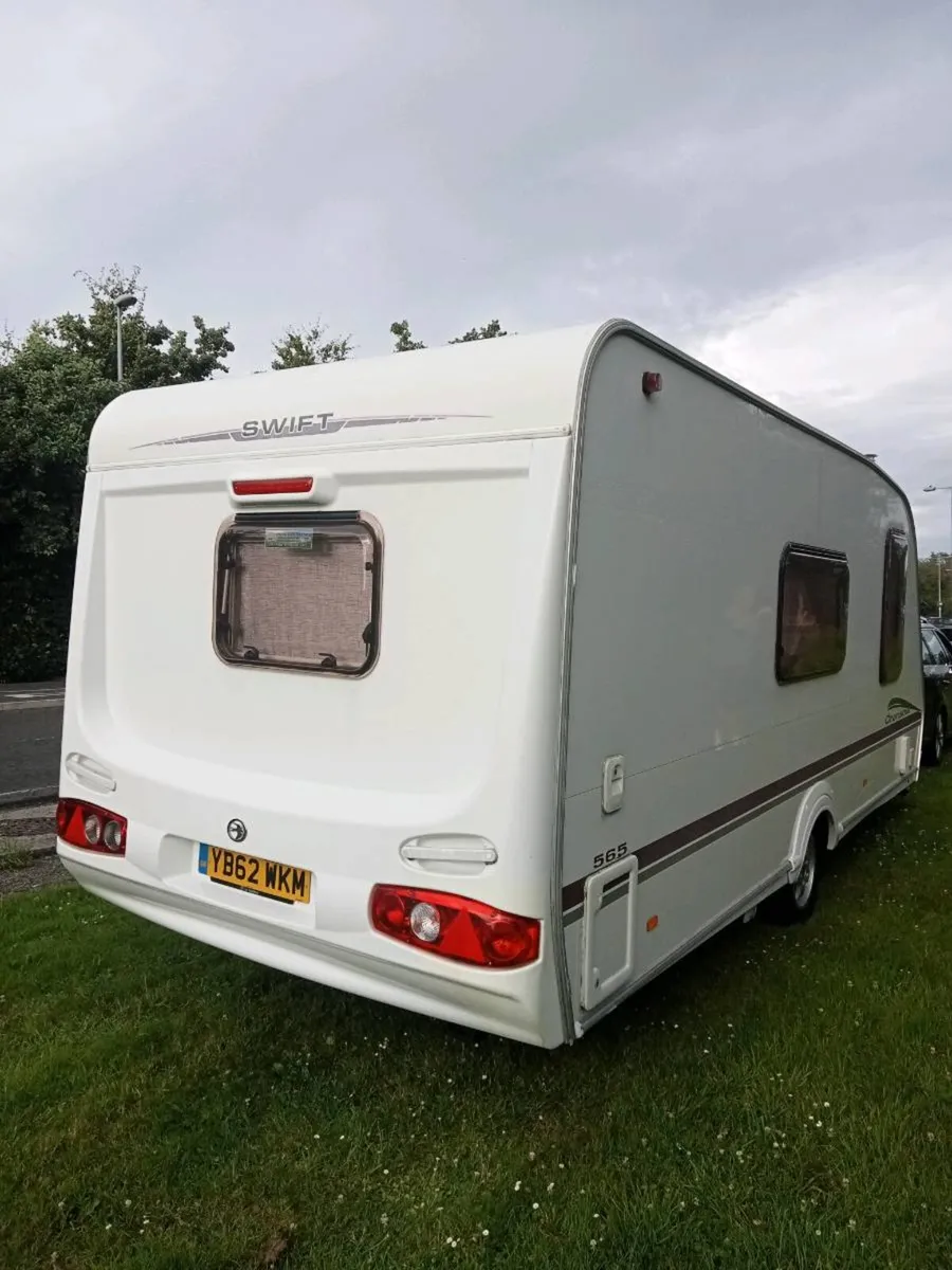 Swift charisma 4/5 berth with awning - Image 4