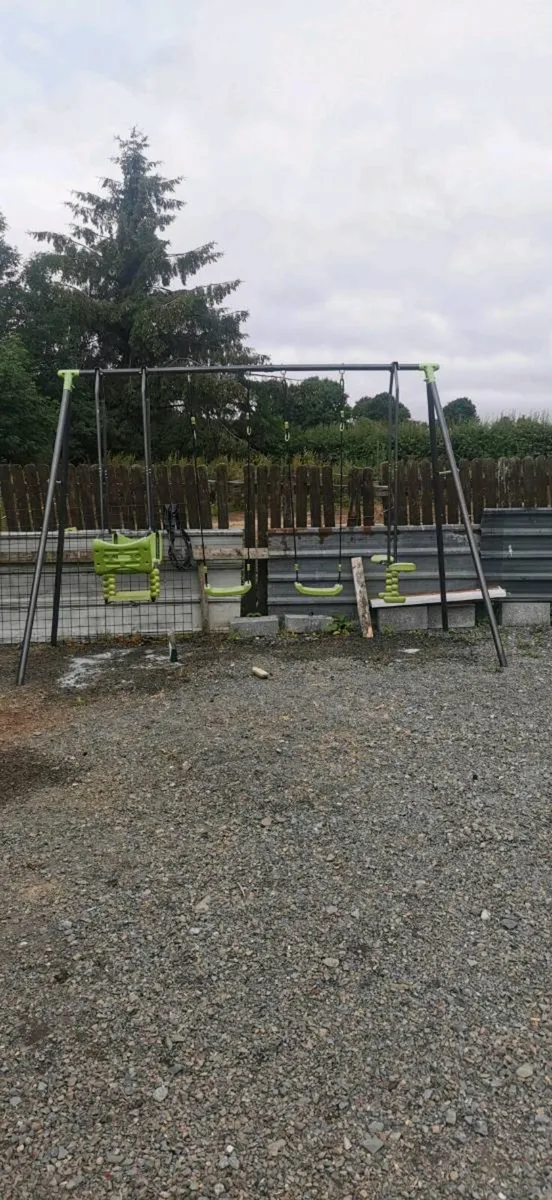 Swing set - Image 1