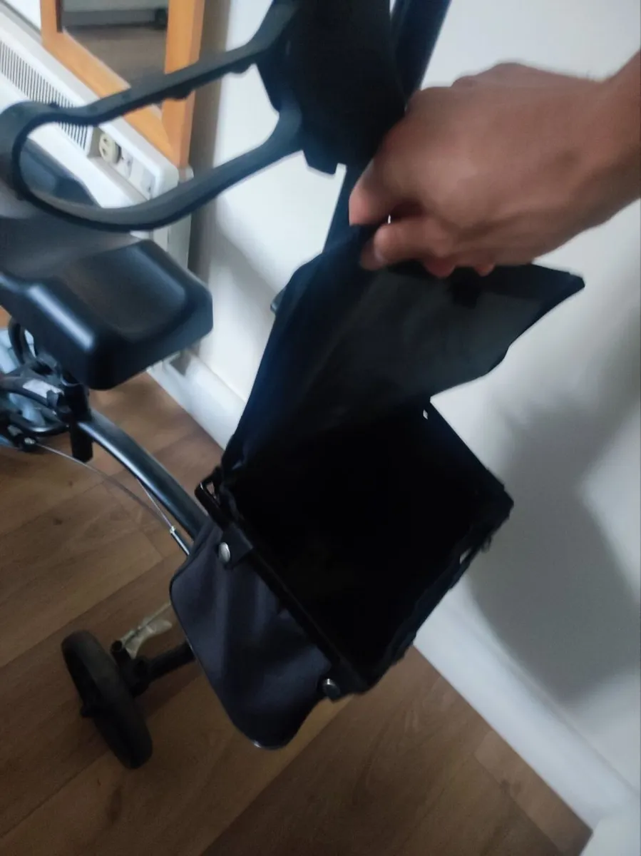 Knee scooter - excellent condition - Image 2