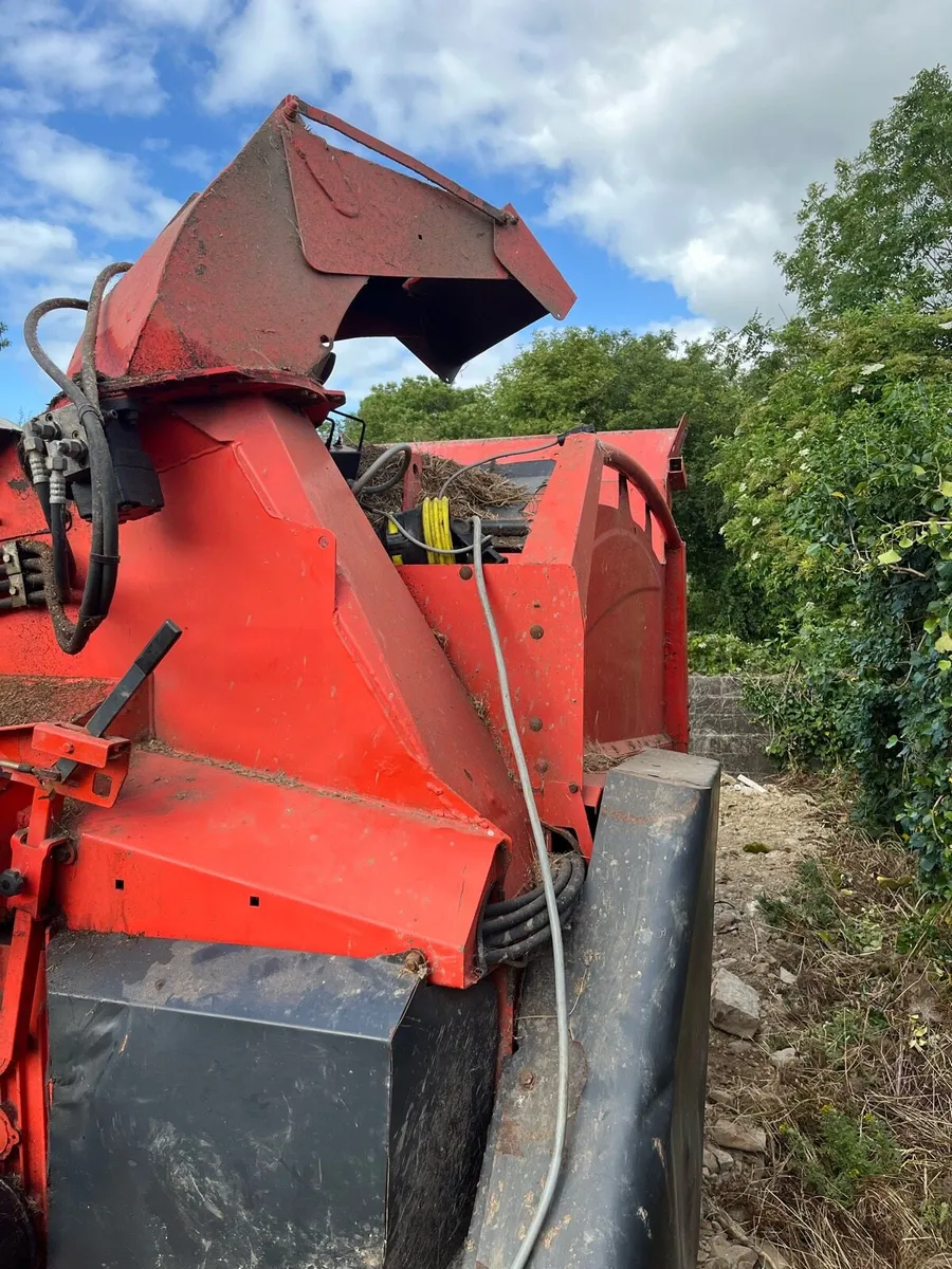 Kuhn straw blower/Valtra rims - Image 3