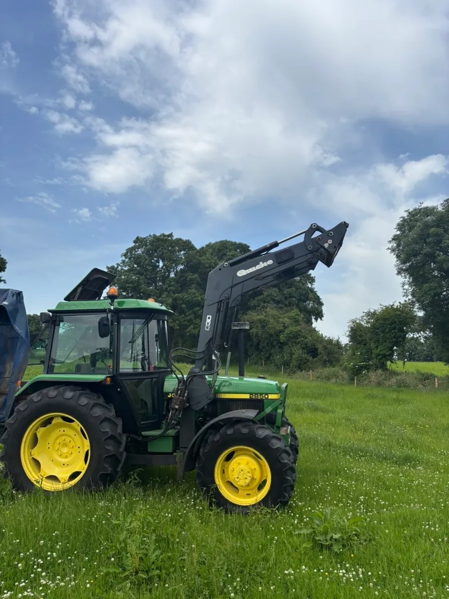 Quickie front loader/Kuhn straw blower/Valtra rims - Image 3