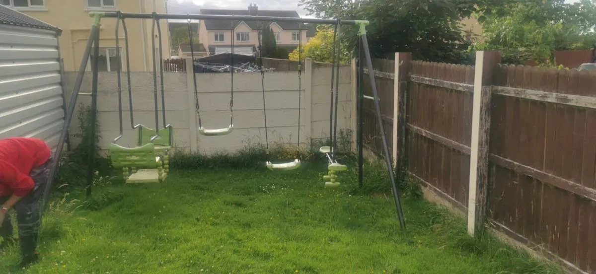 Swing set - Image 2