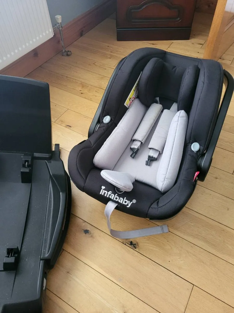 Baby car seat - Image 1