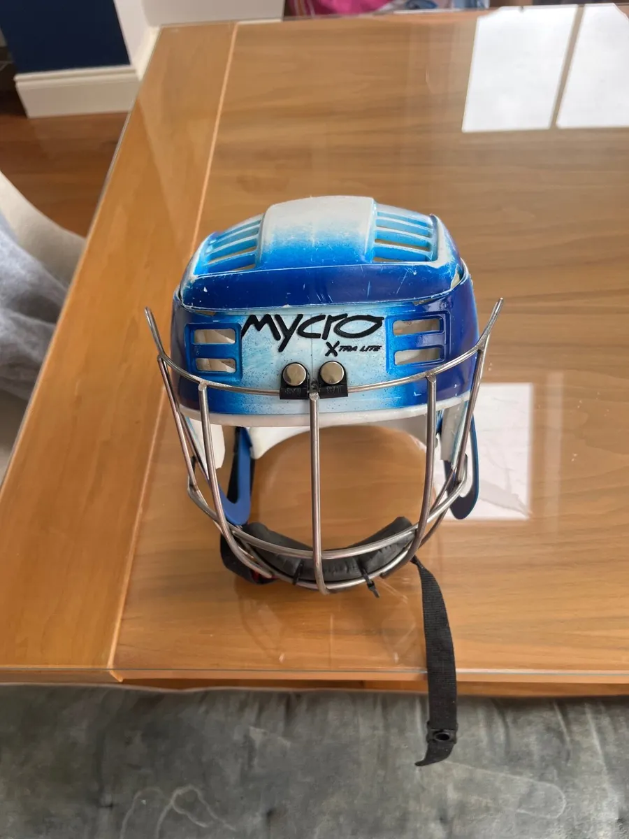 Hurling helmet - Image 1
