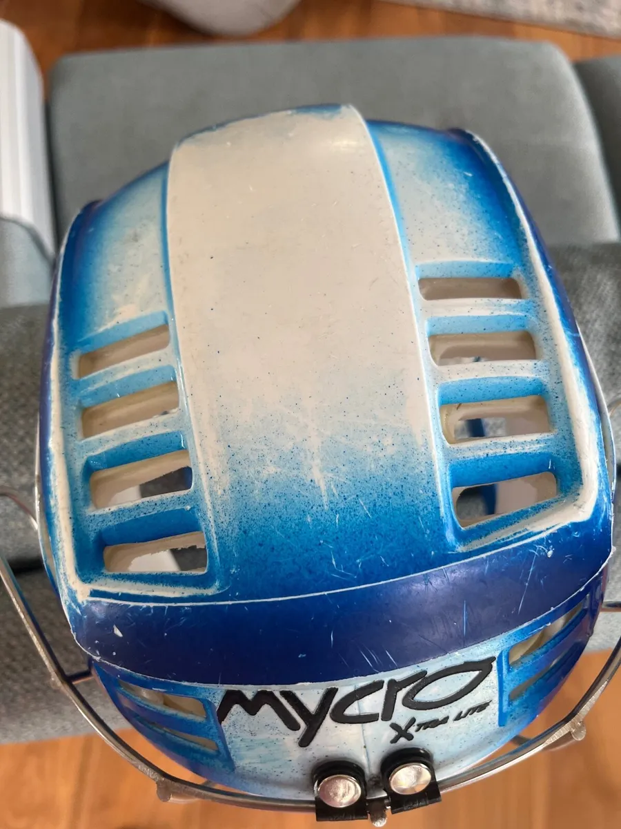 Hurling helmet - Image 4