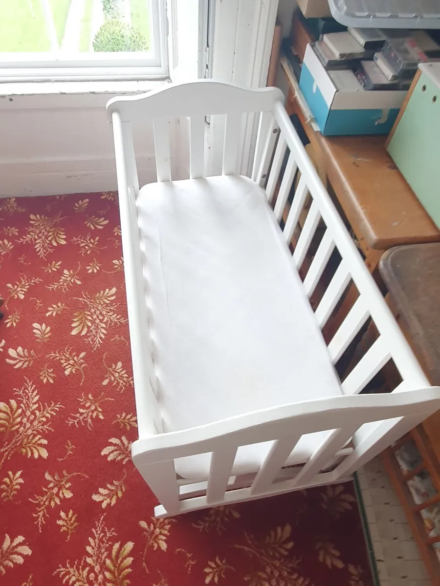 "Gliding" Crib - Image 2