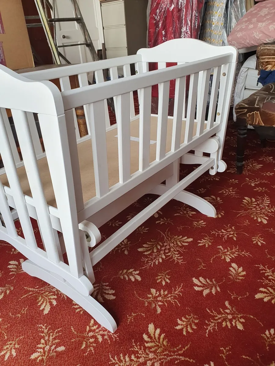 "Gliding" Crib - Image 3