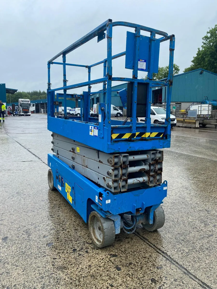 2013 GENIE GS2632 32FT NARROW ELECTRIC SCISSOR - Image 4