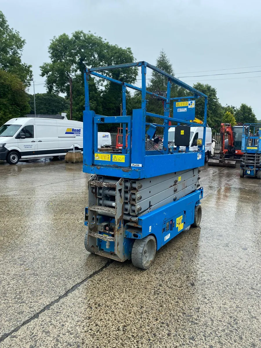 2013 GENIE GS2632 32FT NARROW ELECTRIC SCISSOR - Image 2