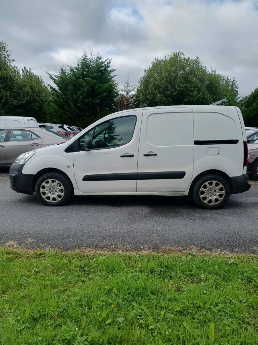 2019 Peoguet Partner 3 seater - Image 4