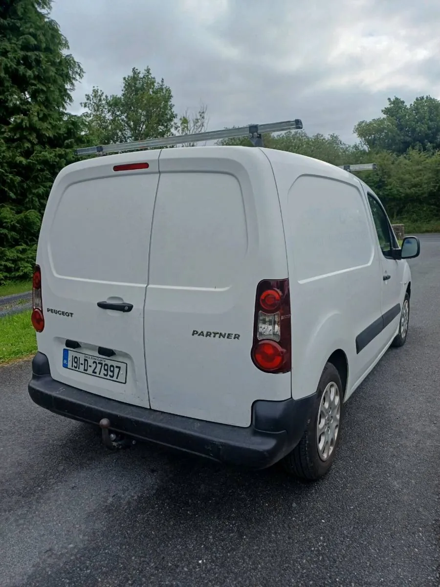 2019 Peoguet Partner 3 seater - Image 2