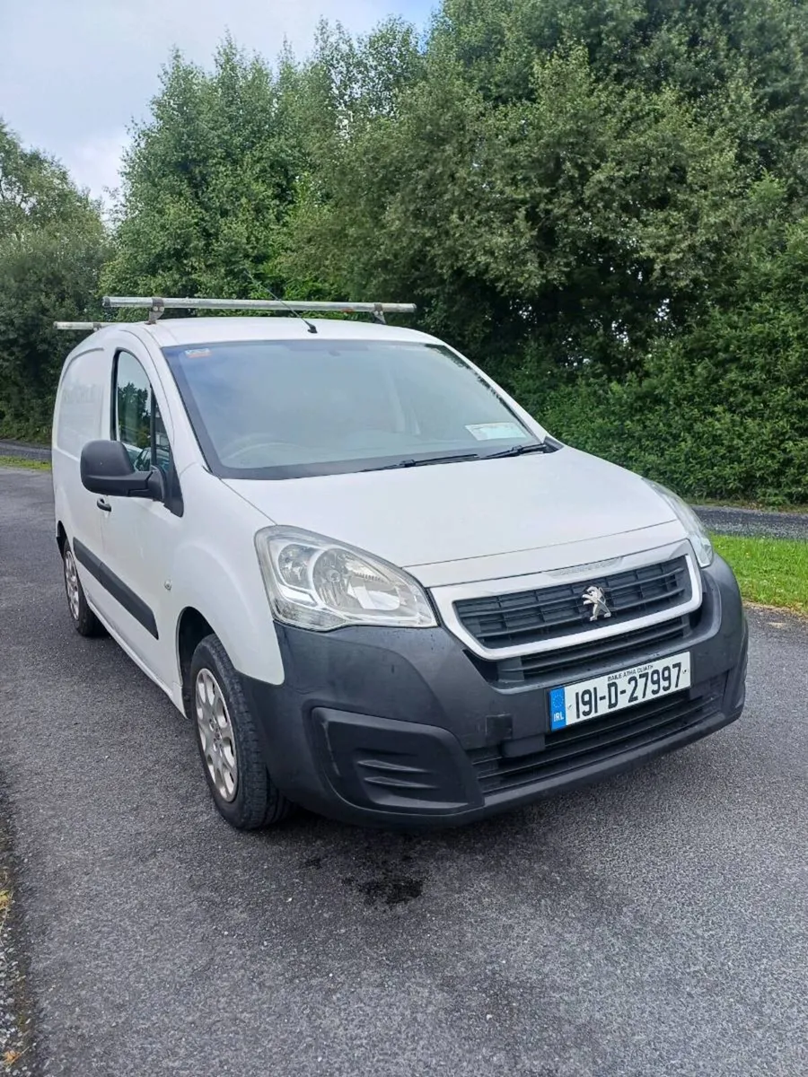 2019 Peoguet Partner 3 seater - Image 1