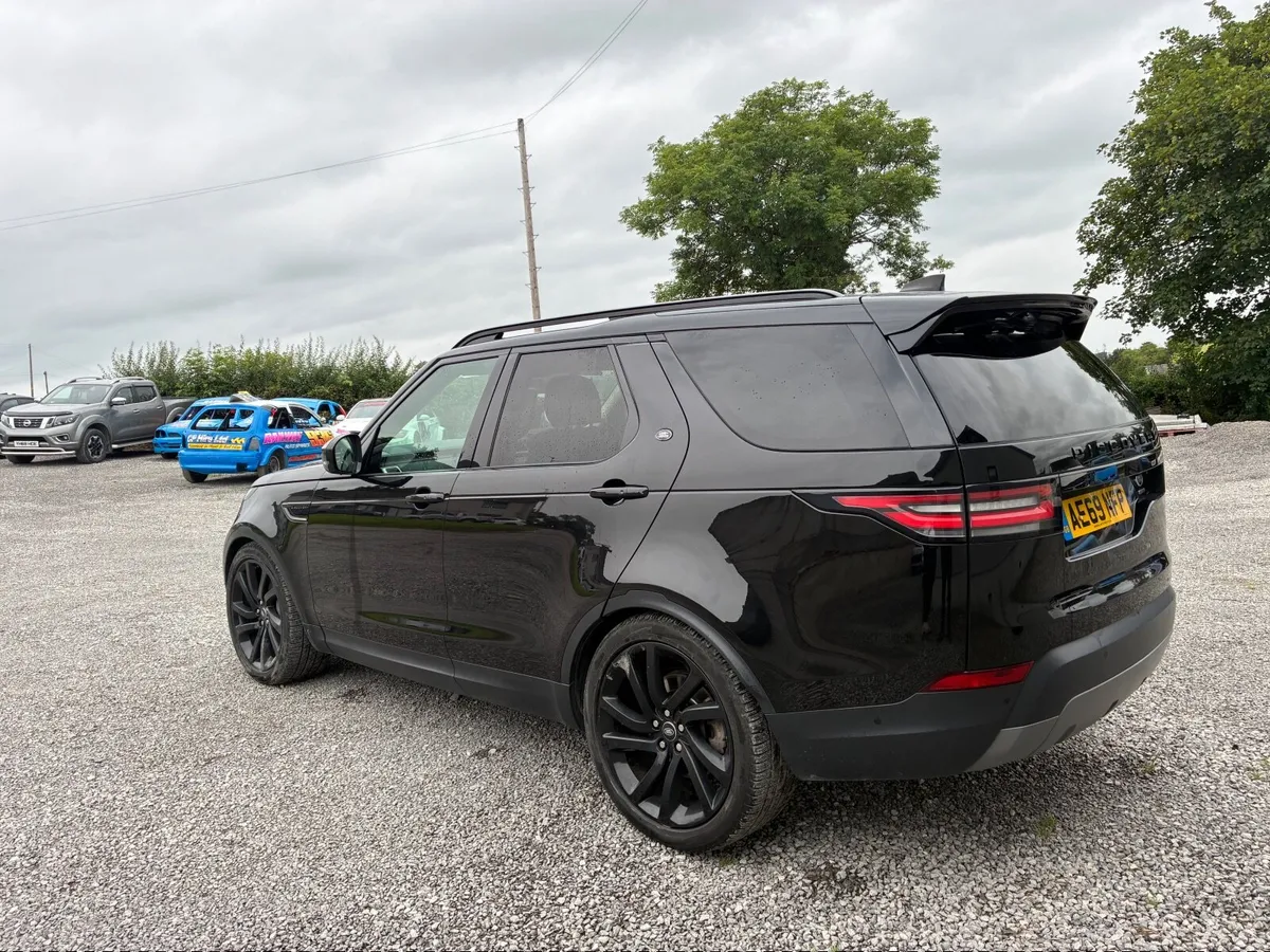 Late 2019 Land Rover Discovery commercial - Image 4